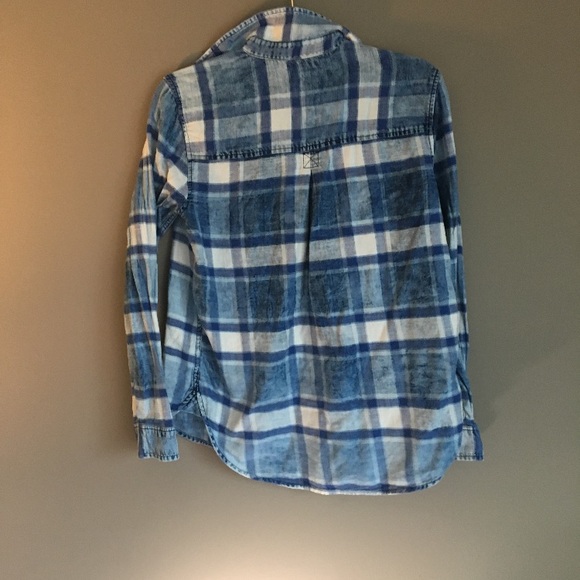 American Eagle boyfriend fit flannel plaid shirt - Picture 3 of 3